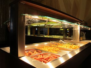 Салат-бар в гранд-кафе гостиницы «Спутник» Петербург