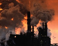 Атмосфера над Уралом, возможно, стала почище – объемы выбросов предприятий сокращаются