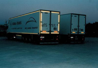 Нанеси на грузовик светоотражающую пленку