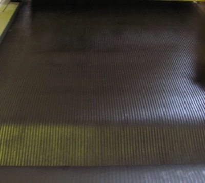 Не скользящее резиновое рулонное покрытие - рифленая резина в рулоне 6мм.