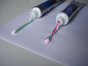 Производство крема и зубной пасты в тубы. 