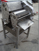 Чистка свиных кишок, это легко или?